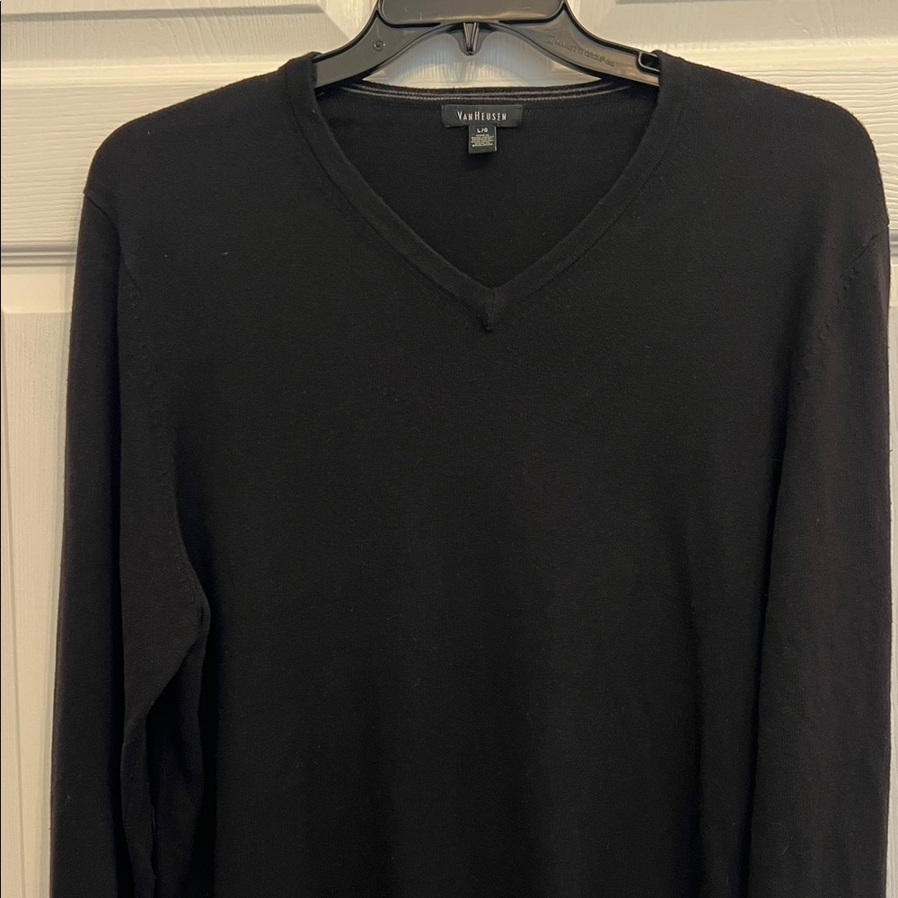 Van Heusen Men’s Black V-Neck Sweater – Size Large